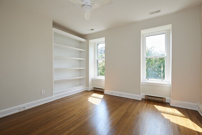 Building Photo - Historic Rowhouse in Central DC (Dupont) w...