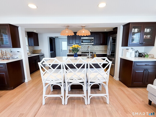 Building Photo - 18 Field Ct