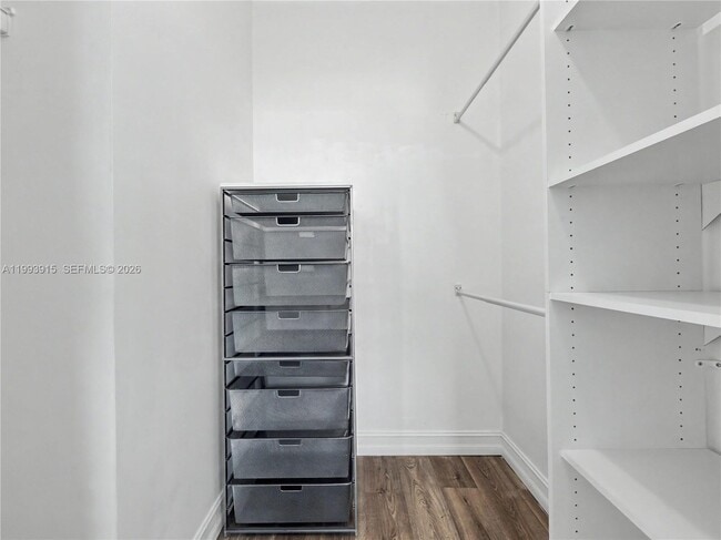 Building Photo - 1900 N Bayshore Dr