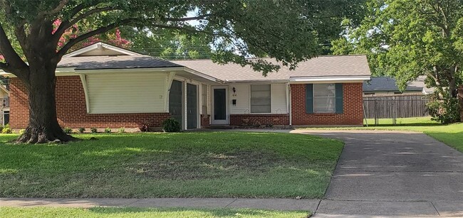 Building Photo - 616 Cambridge Dr