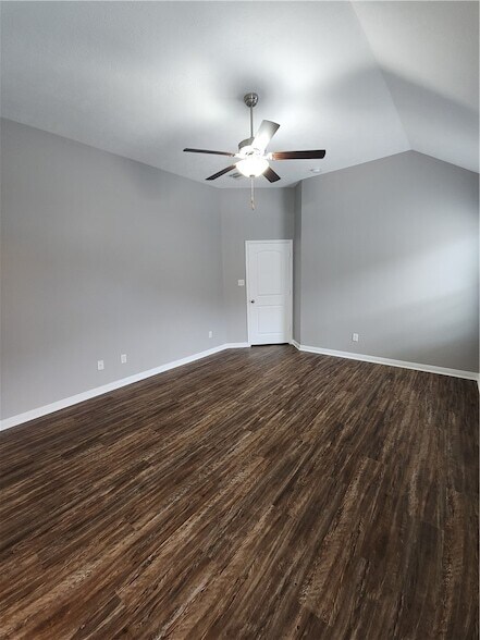 Building Photo - 4015 Dunlap Loop