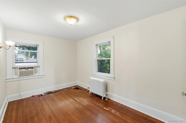 Building Photo - 15 Ferncliff Rd
