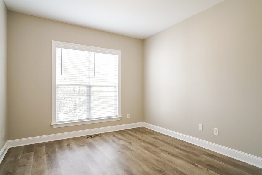 Building Photo - 8537 Battery Crest Ln