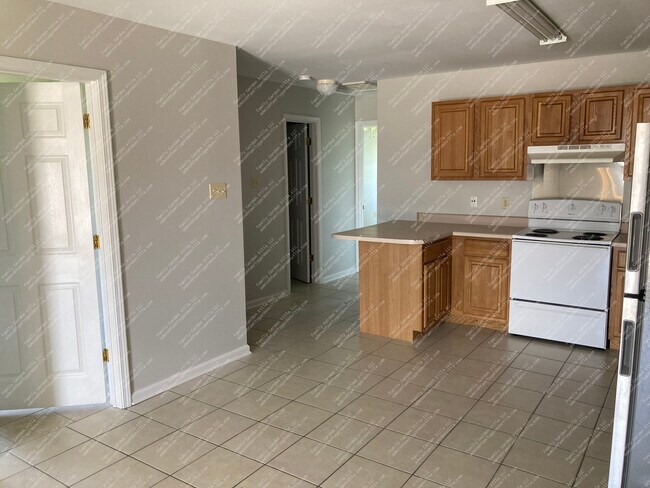 Building Photo - 340 Gloria St