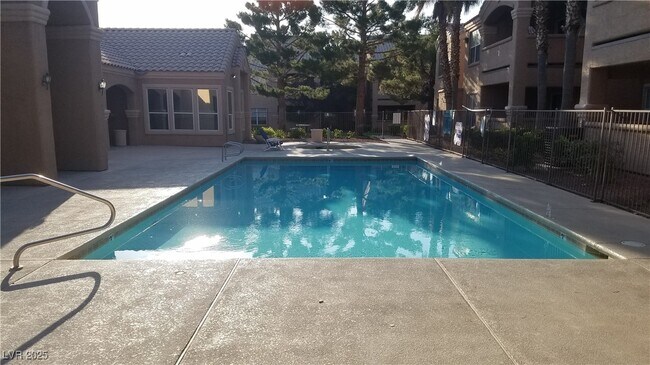 Building Photo - 8101 W Flamingo Rd