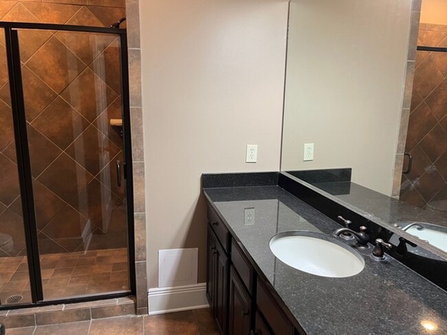 Building Photo - Modern Downtown Auburn Condo – Walk to Too...