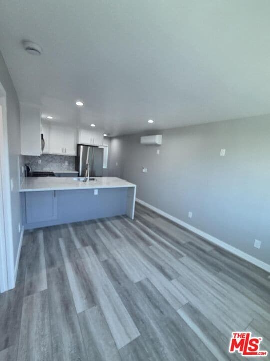 Building Photo - 5353 S Harcourt Ave