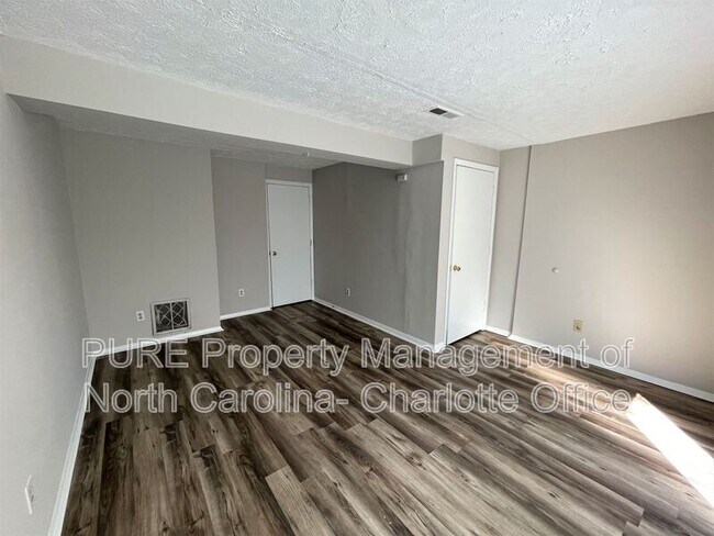 Building Photo - 9445 Lexington Cir