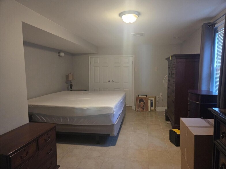 Building Photo - 4422 Walmsley Ave