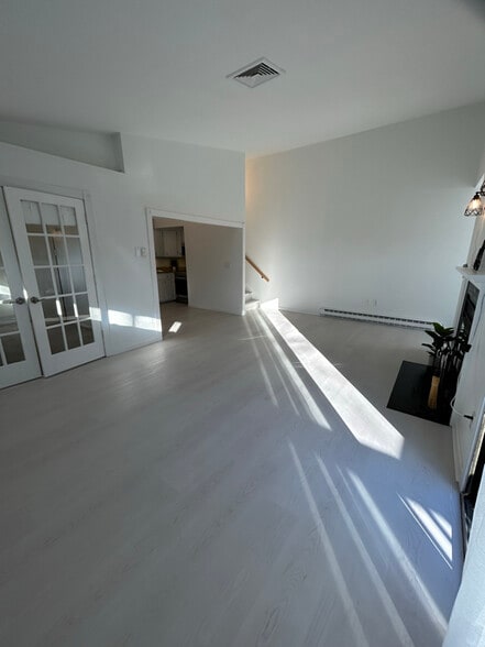 Building Photo - 10 Ridgedale Dr