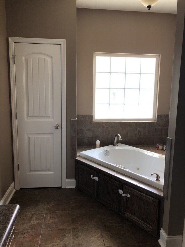 Building Photo - Spacious and Charming 3-Bedroom Home - Ludowici, GA