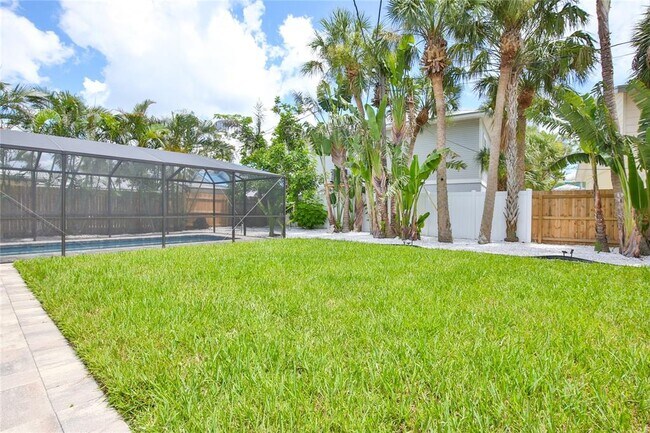 Building Photo - 211 Island Cir