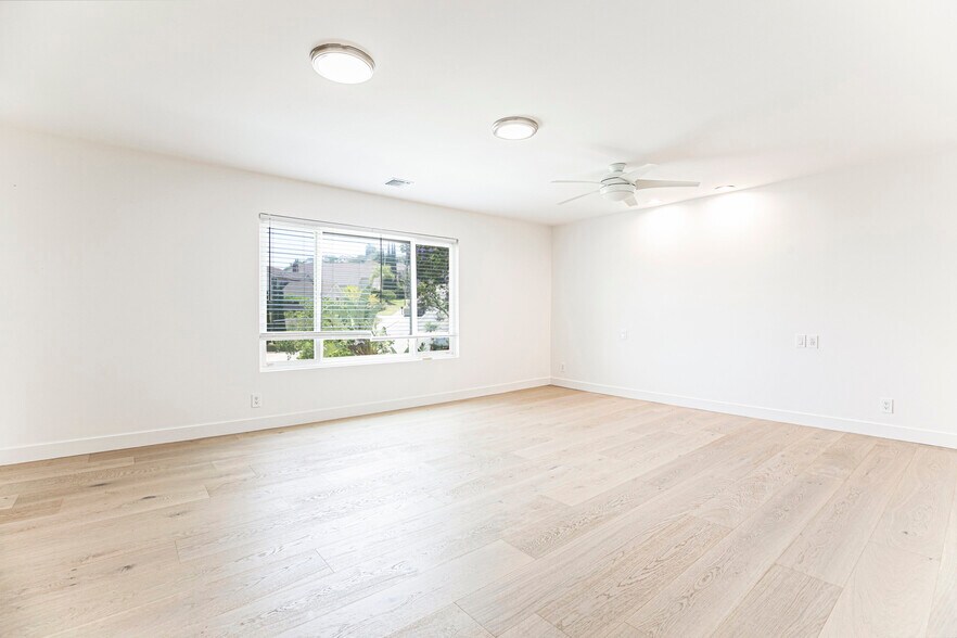 Building Photo - 3125 Emerald Isle Dr
