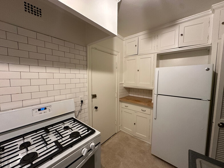 Building Photo - 1914 N Prospect Ave