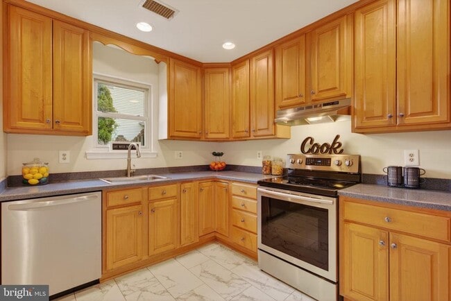 Building Photo - 1706 Fantasia Cir