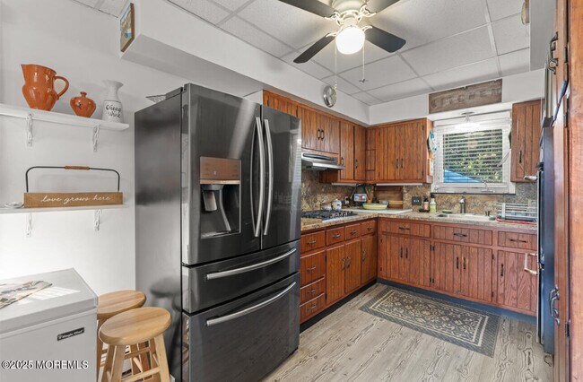 Building Photo - 517 Laurel Ave