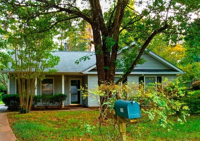 Building Photo - 3 bedroom, 2 bathroom ranch style home in Greensboro, NC