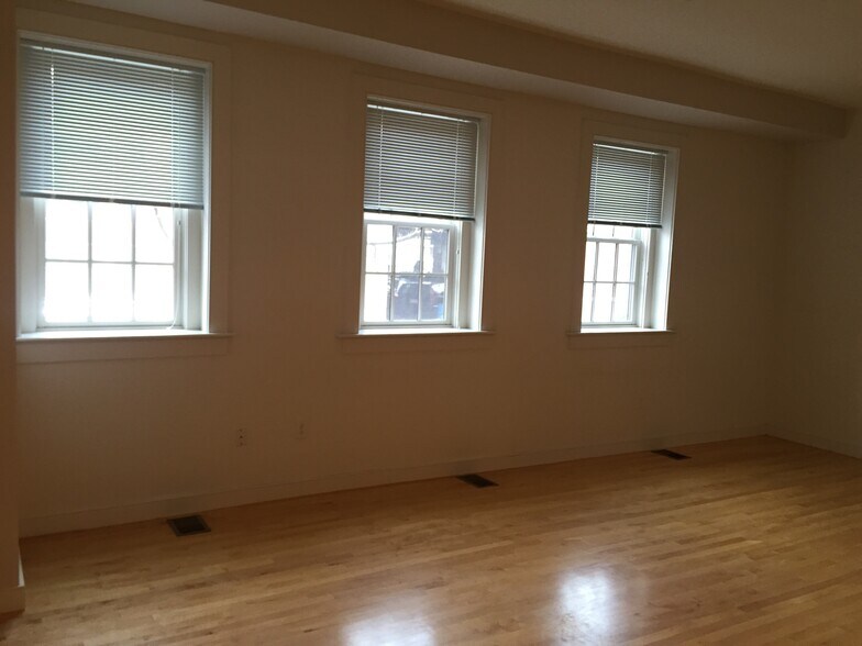 Building Photo - 75 Hamilton St