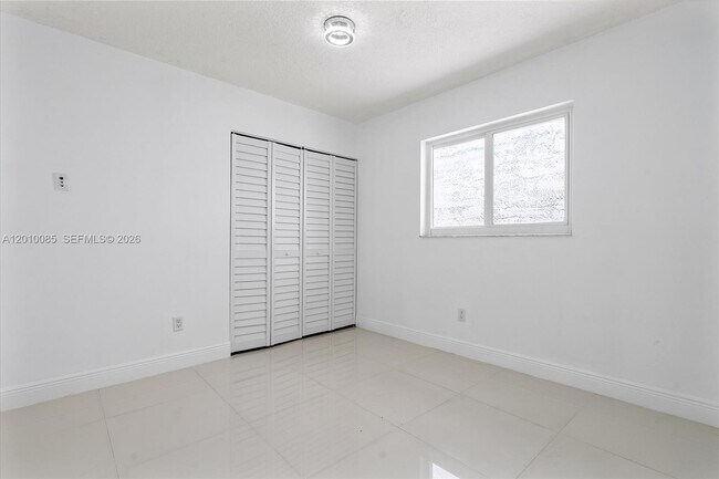 Building Photo - 11465 NW 88th Ct