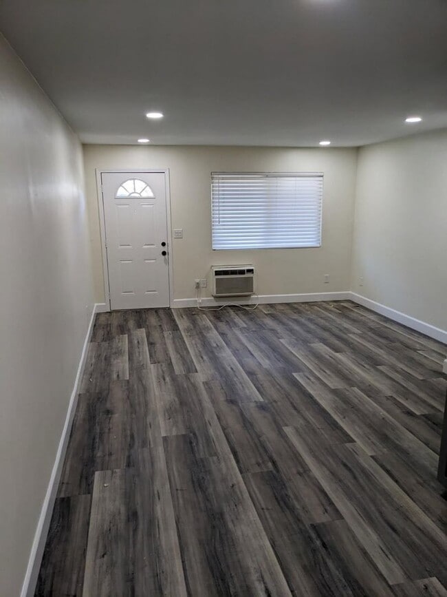 Primary Photo - 2900 Lemon St