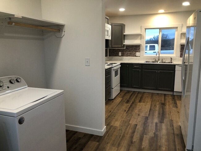 Building Photo - Updated 4 Bedroom House With Country Setting