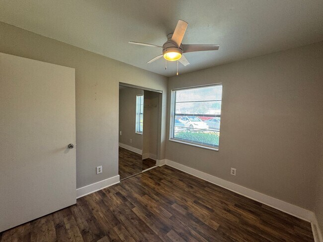 Building Photo - Experience comfort & leisure in this charming condo nestled within Orlando's best-kept secret, Ve...
