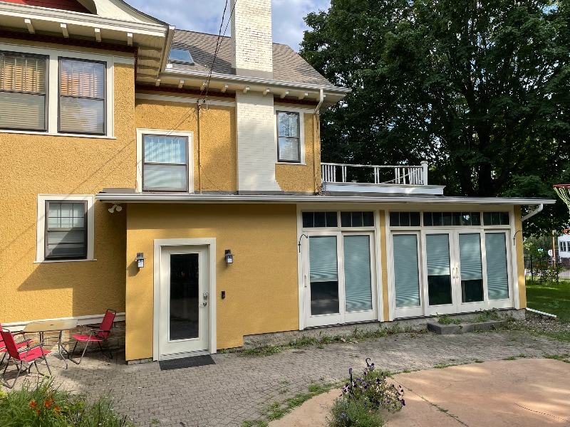 Building Photo - 806 4th Ave SW