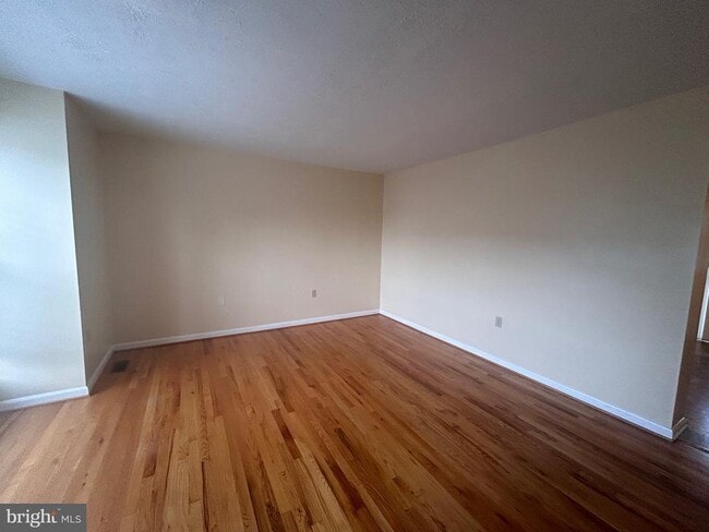 Building Photo - 313 Barrington Ln