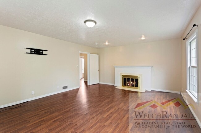 Building Photo - 3 Bedroom Layton Home