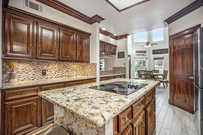 Building Photo - 15106 Dawnbrook Dr