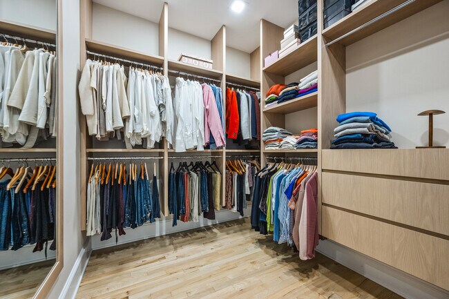 Building Photo - 1280 Becket Dr NE