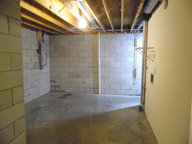 Building Photo - 1108 Ledgebrook Ct