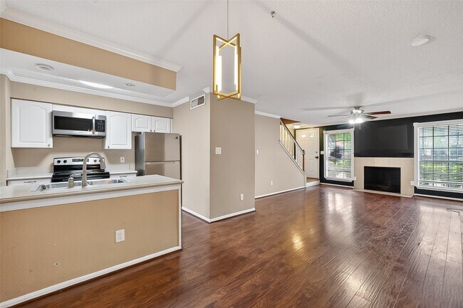 Building Photo - 10615 Briar Forest Dr