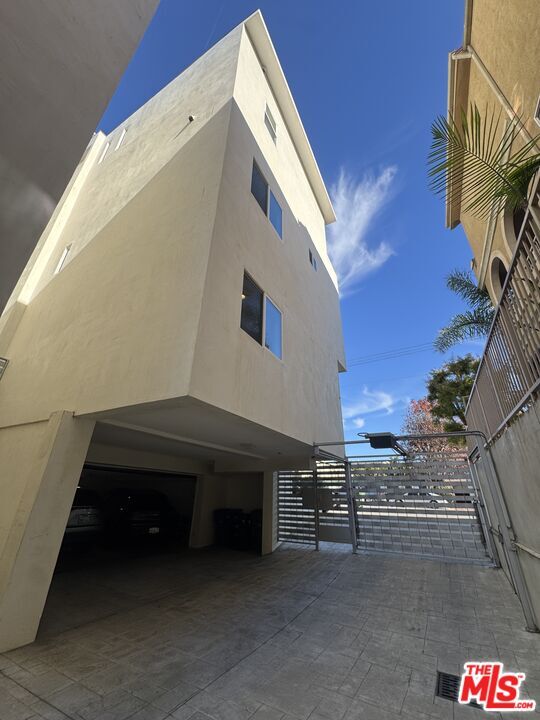 Building Photo - 1739 S Barrington Ave