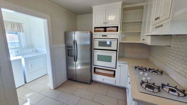 Building Photo - 2 Bed 1 Bath House in Historical Uptown Whittier Available Now!