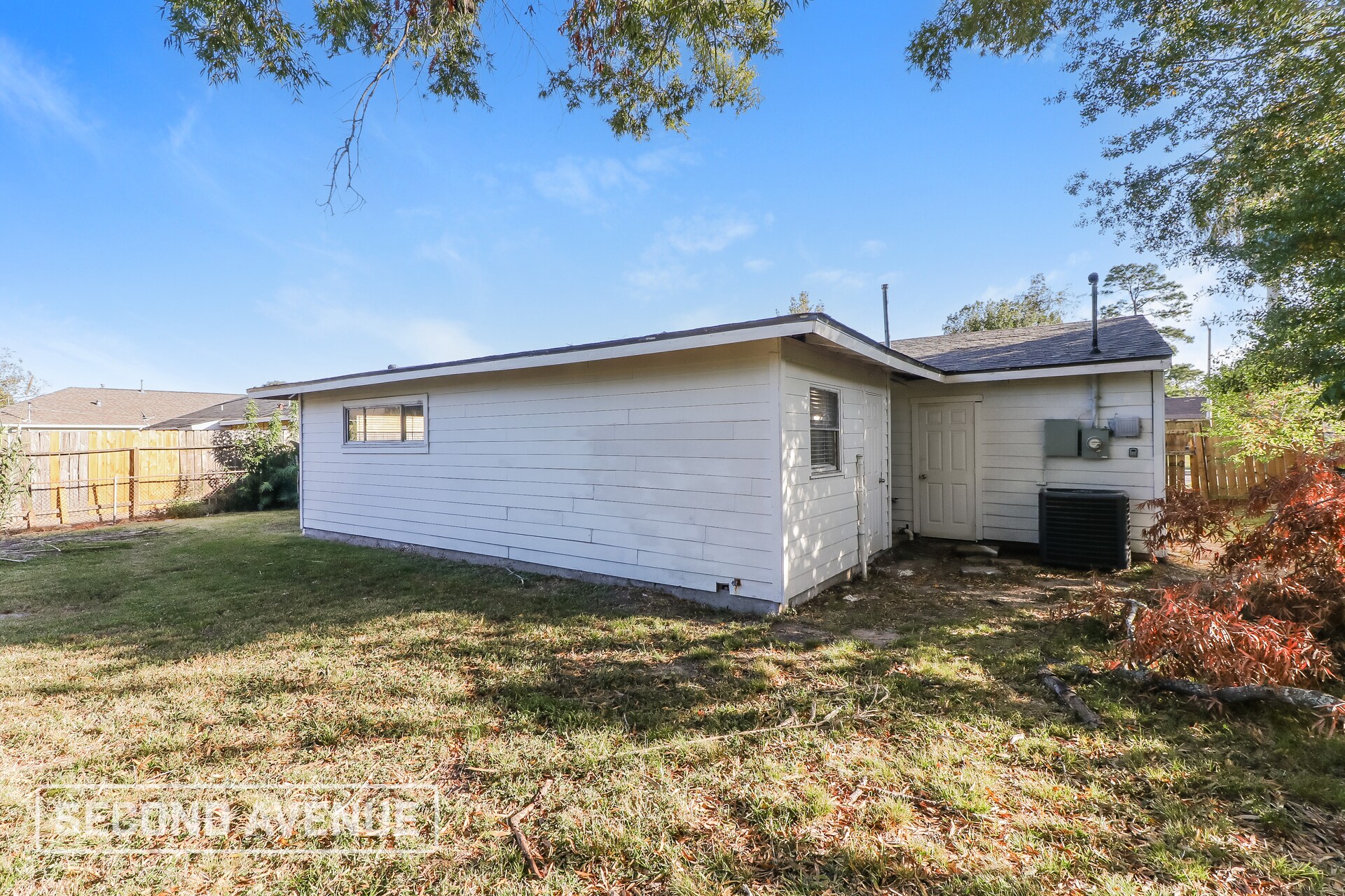 Building Photo - 5911 Kenilwood Dr