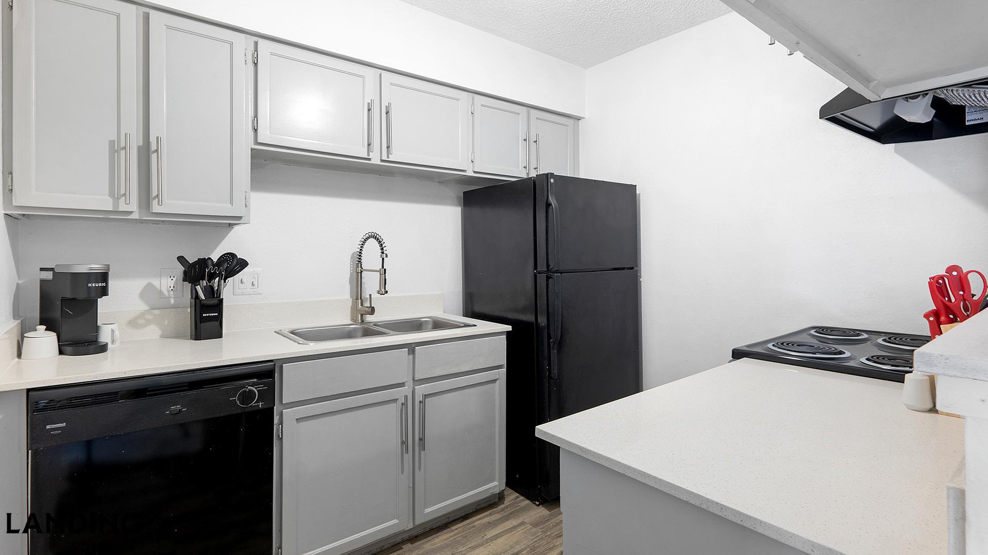 Building Photo - 1071 Clayton Ln