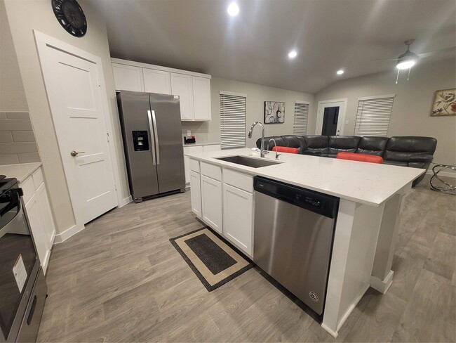 Building Photo - 12111 Bear River Dr