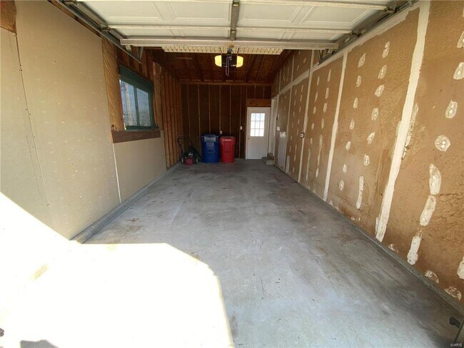 Building Photo - 9511 Antigo Dr