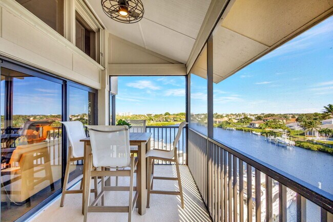 Building Photo - 16910 W Bay Dr