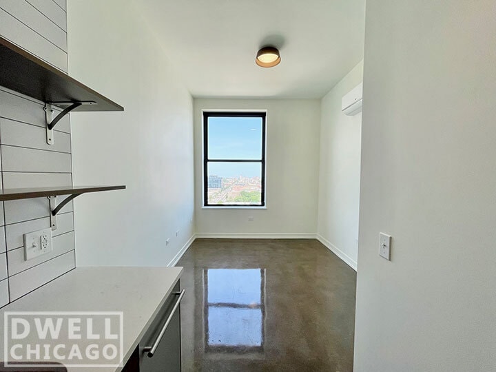 Building Photo - 1139 W Lawrence Ave