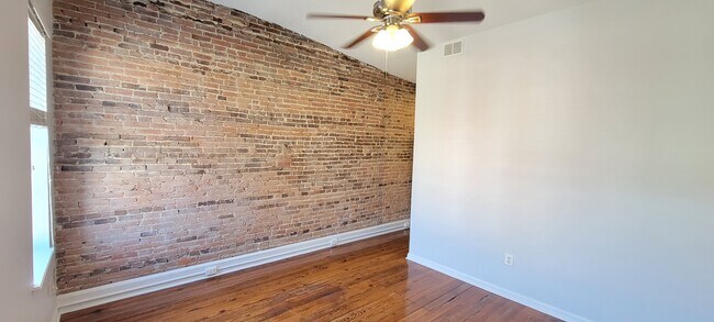 Building Photo - 926 S Hanover St