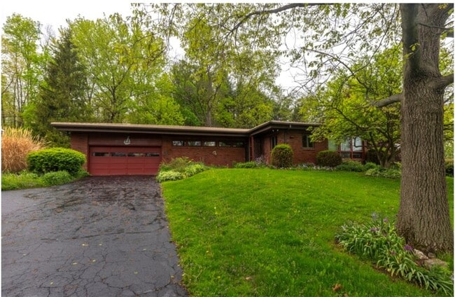 Primary Photo - 120 Donovan Dr