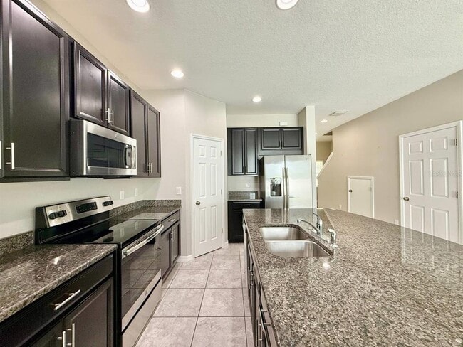 Building Photo - 7123 Summer Holly Pl