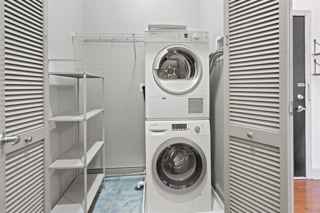 Building Photo - 7400 River Rd