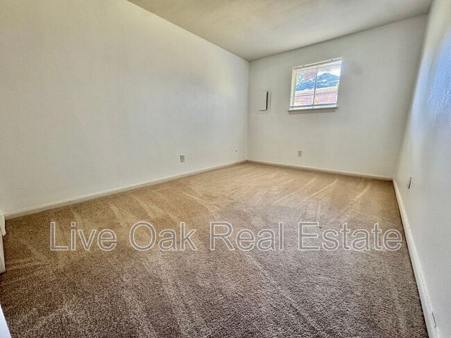 Building Photo - 1309 Cypress Ave