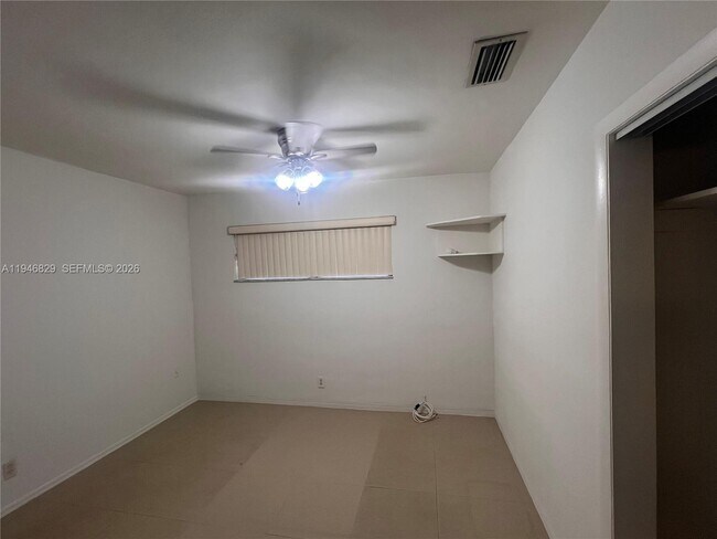 Building Photo - 5010 SW 26th Ave