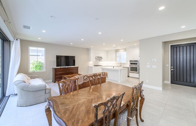 Building Photo - 3bedroom/3 bath/Gated Orchard Hill/Detached House for rent