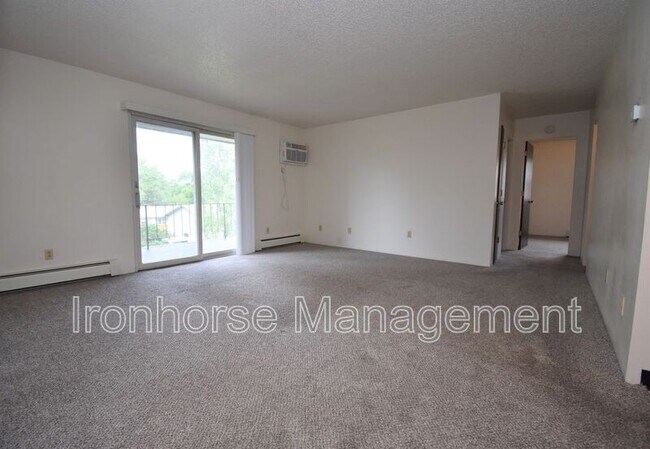 Building Photo - 805 W Villard St