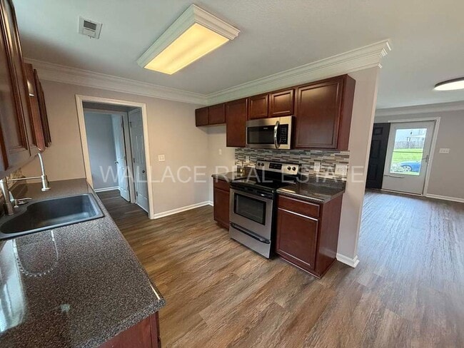 Building Photo - FANTASTIC 3 BEDROOM, 2.5 BATHROOM HOME IN S. KNOXVILLE!!
